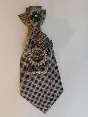 Women's Patterned Black & White Tie with Green Accent Brooch